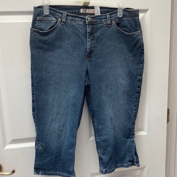 Q womens Faded Glory casual solid blue stretch plus size denim capris size 16 - Picture 1 of 5